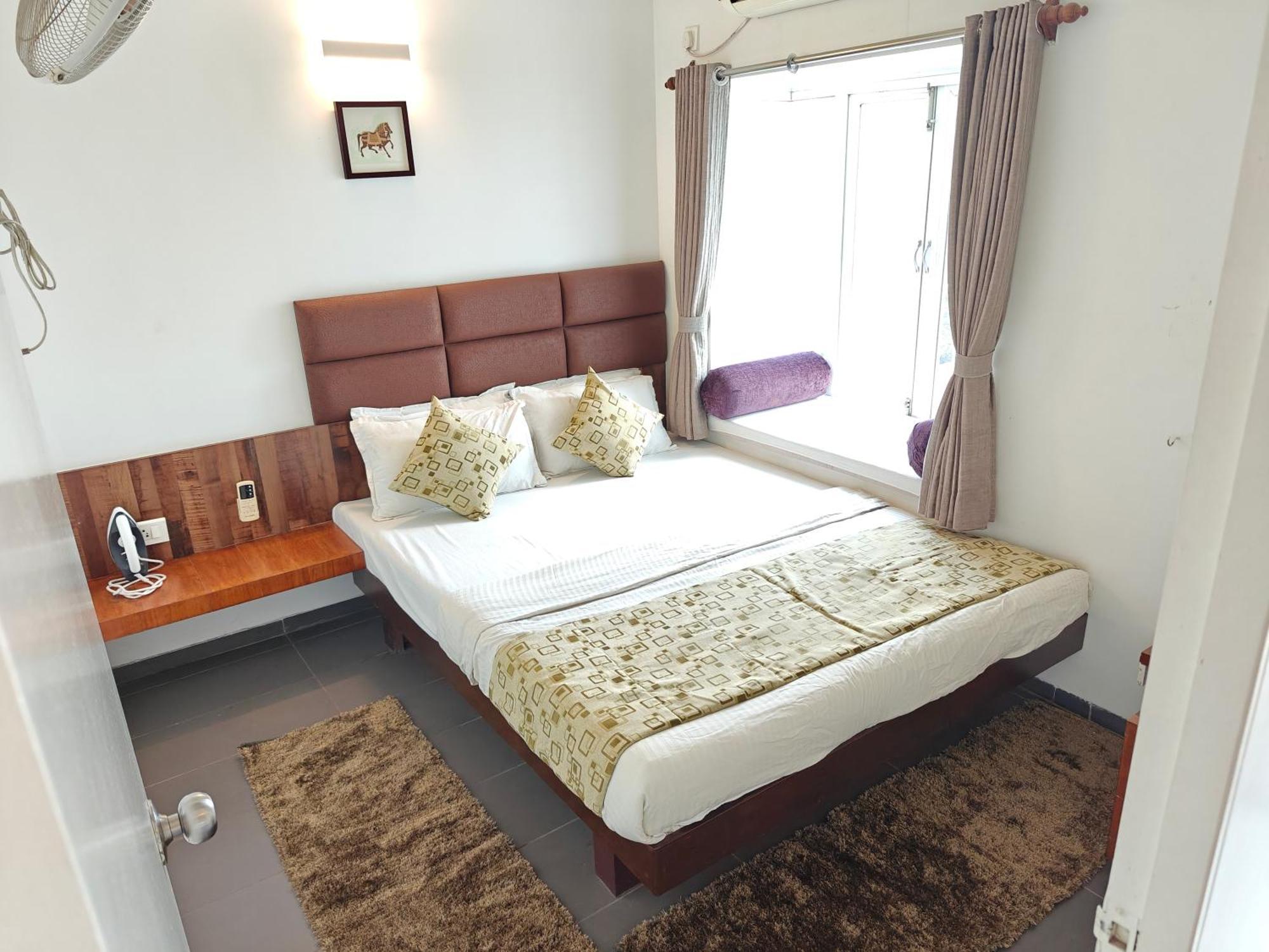 Chandralok Service Apartments コールハープル エクステリア 写真