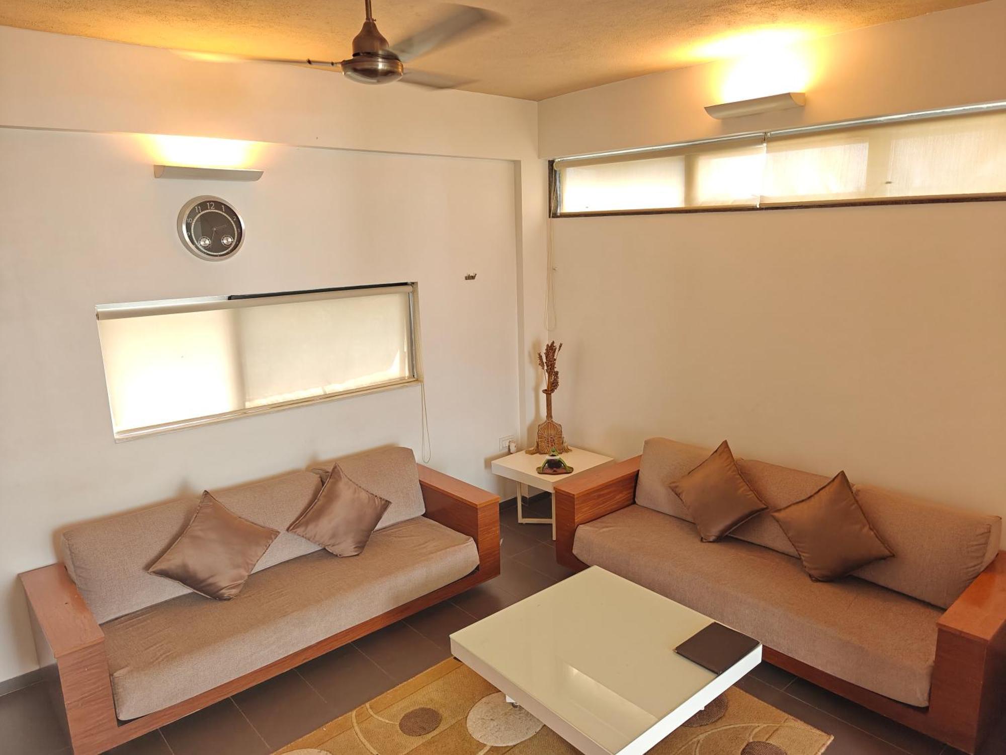 Chandralok Service Apartments コールハープル エクステリア 写真