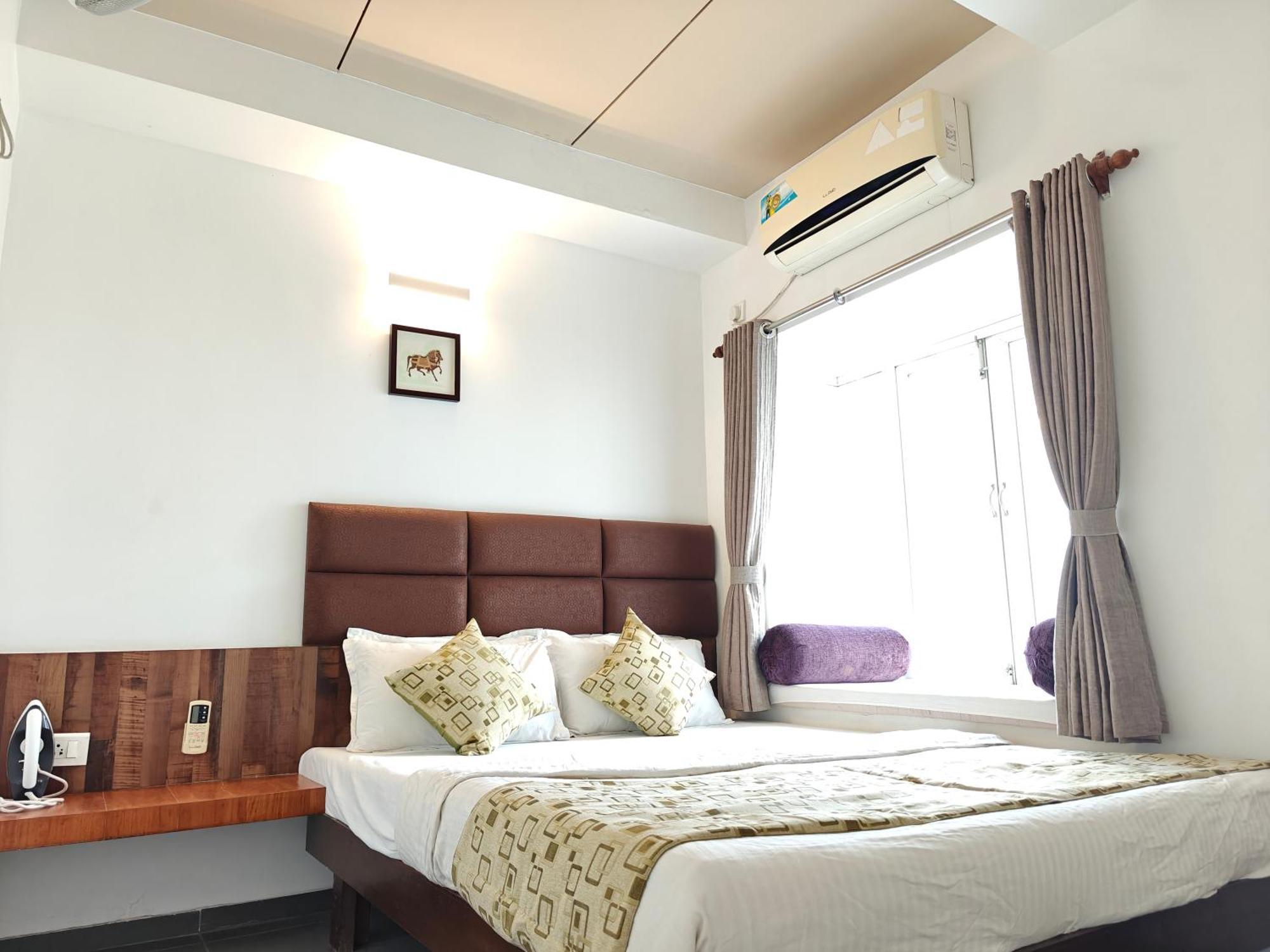 Chandralok Service Apartments コールハープル エクステリア 写真