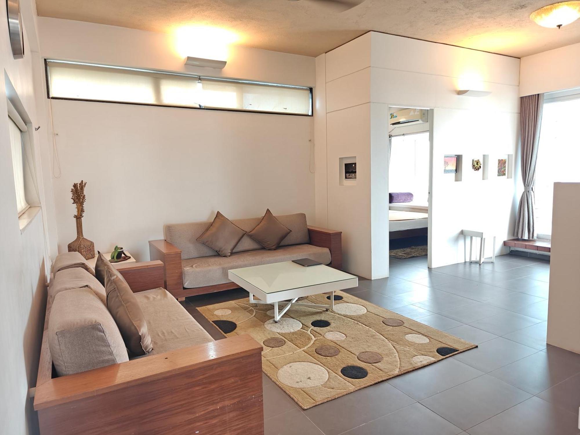 Chandralok Service Apartments コールハープル エクステリア 写真