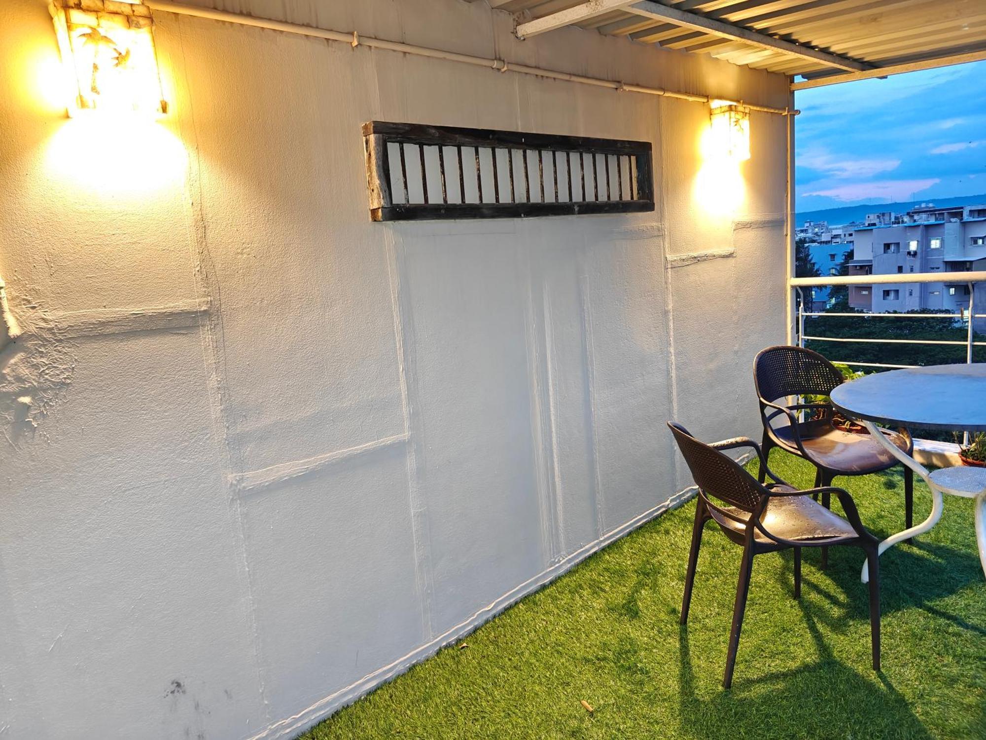 Chandralok Service Apartments コールハープル エクステリア 写真