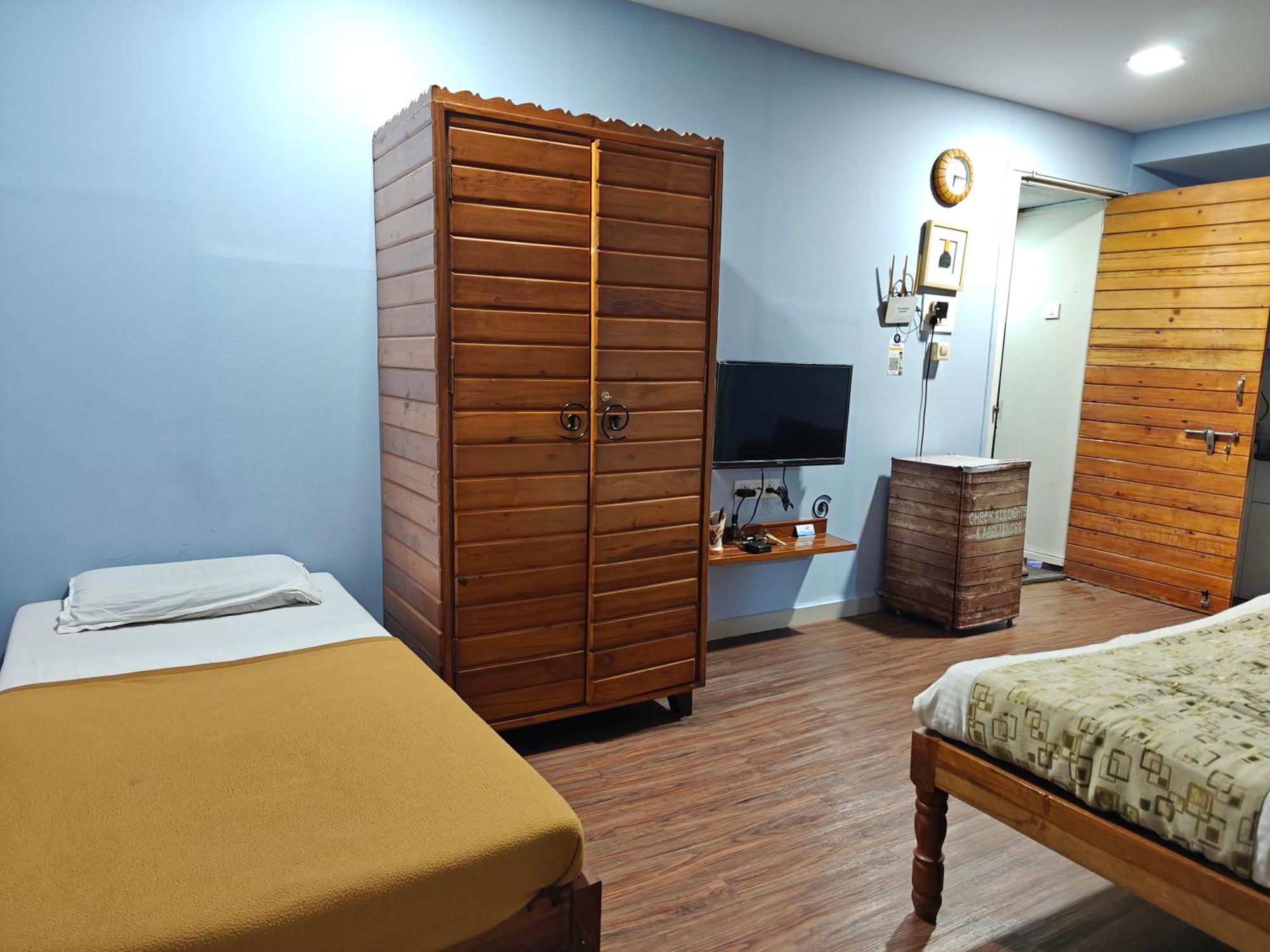 Chandralok Service Apartments コールハープル エクステリア 写真