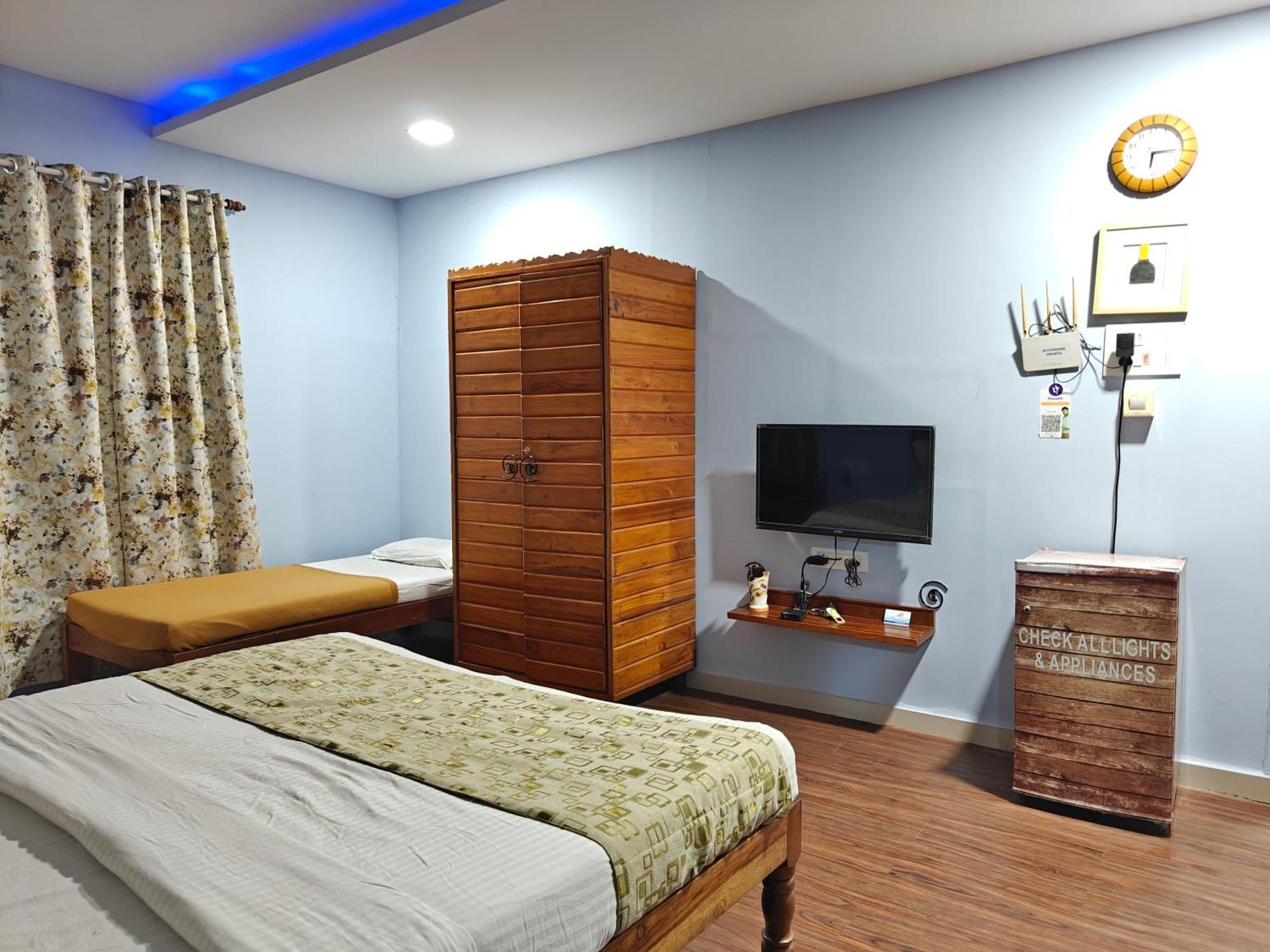 Chandralok Service Apartments コールハープル エクステリア 写真
