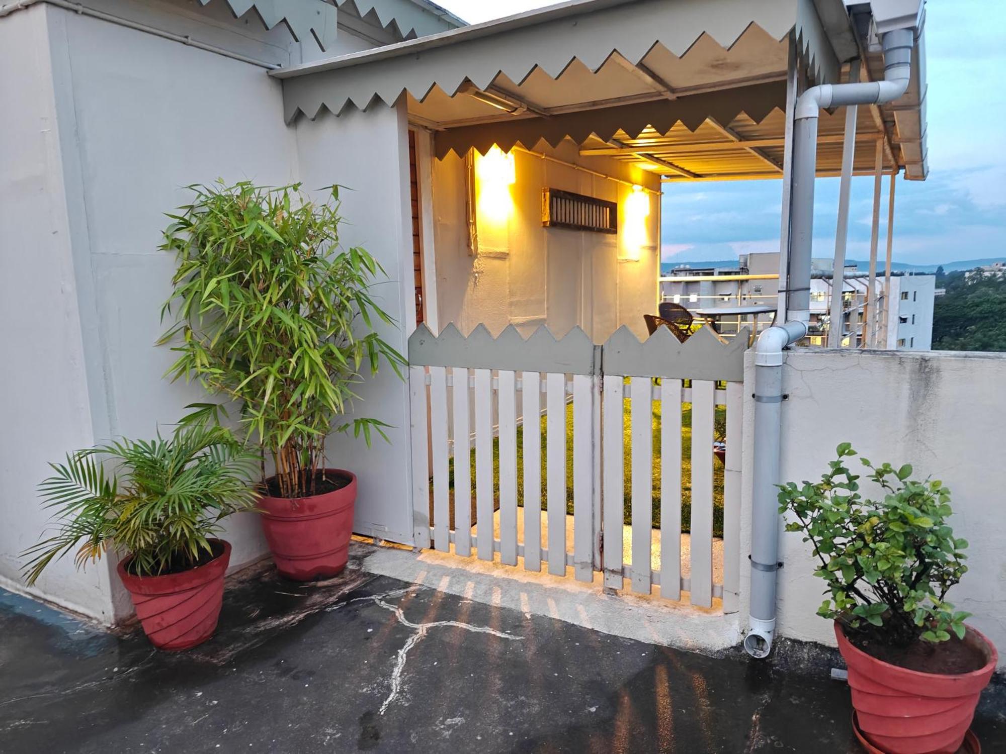 Chandralok Service Apartments コールハープル エクステリア 写真