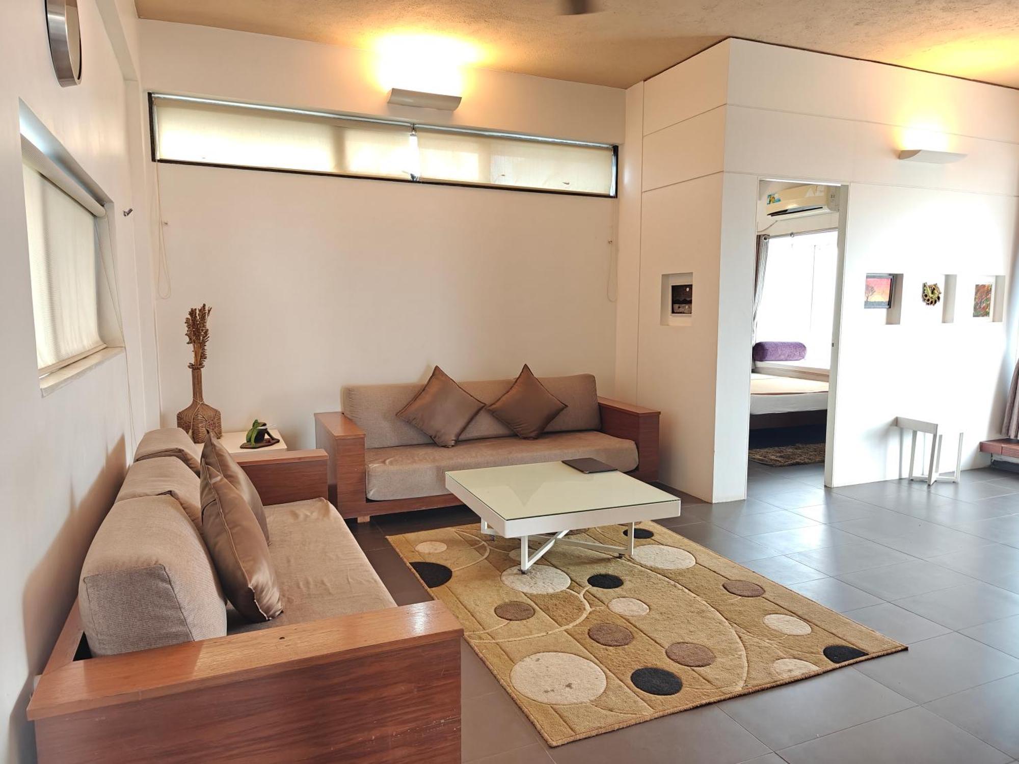 Chandralok Service Apartments コールハープル エクステリア 写真