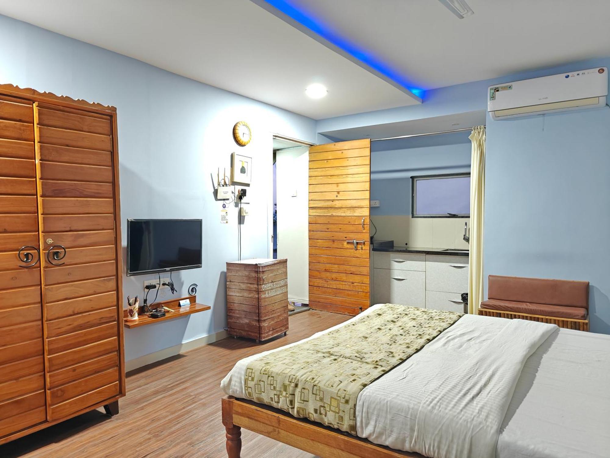 Chandralok Service Apartments コールハープル エクステリア 写真