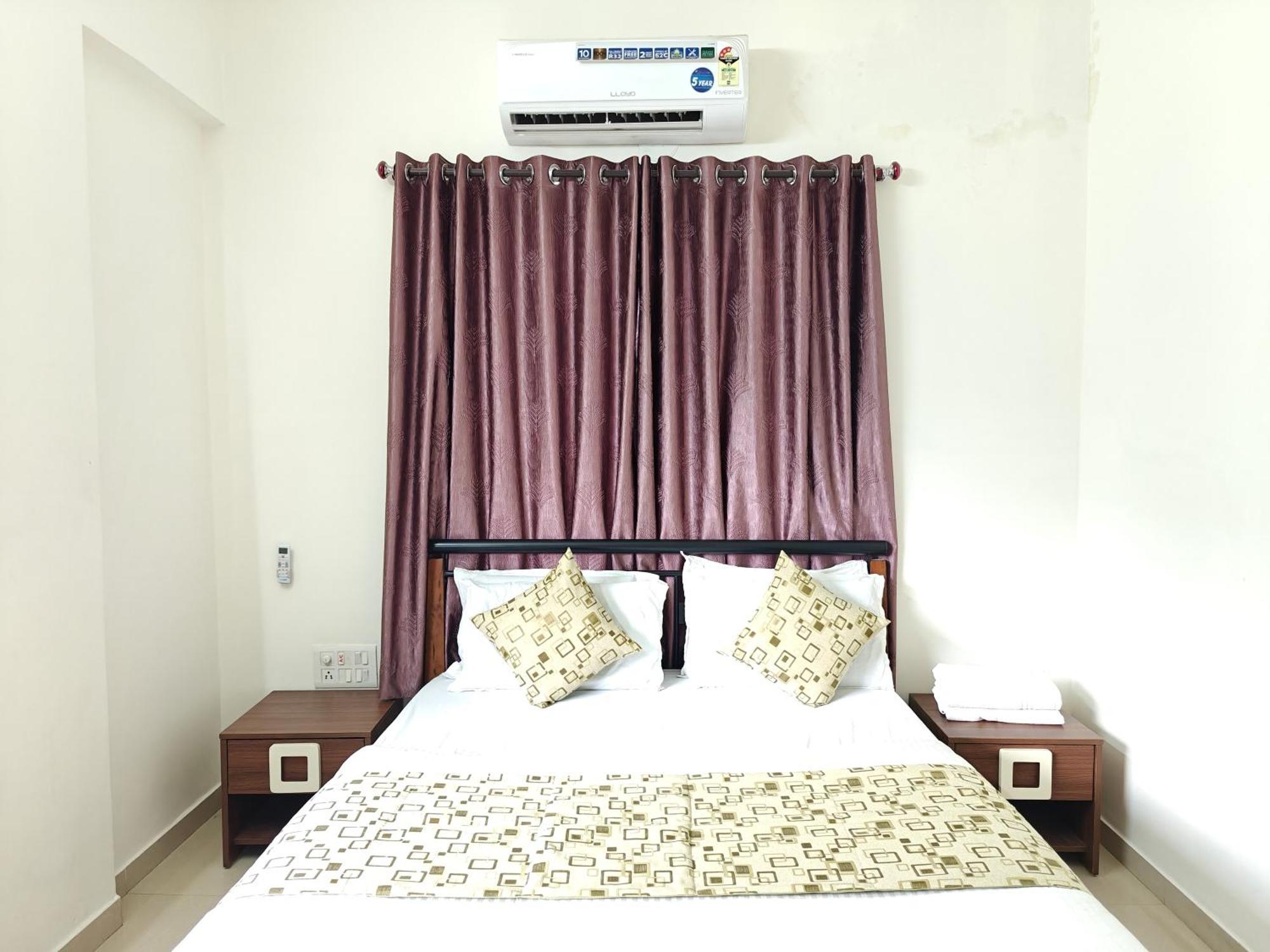 Chandralok Service Apartments コールハープル エクステリア 写真